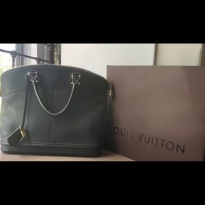 Authentic Louis Vuitton Epi Locket MM bag